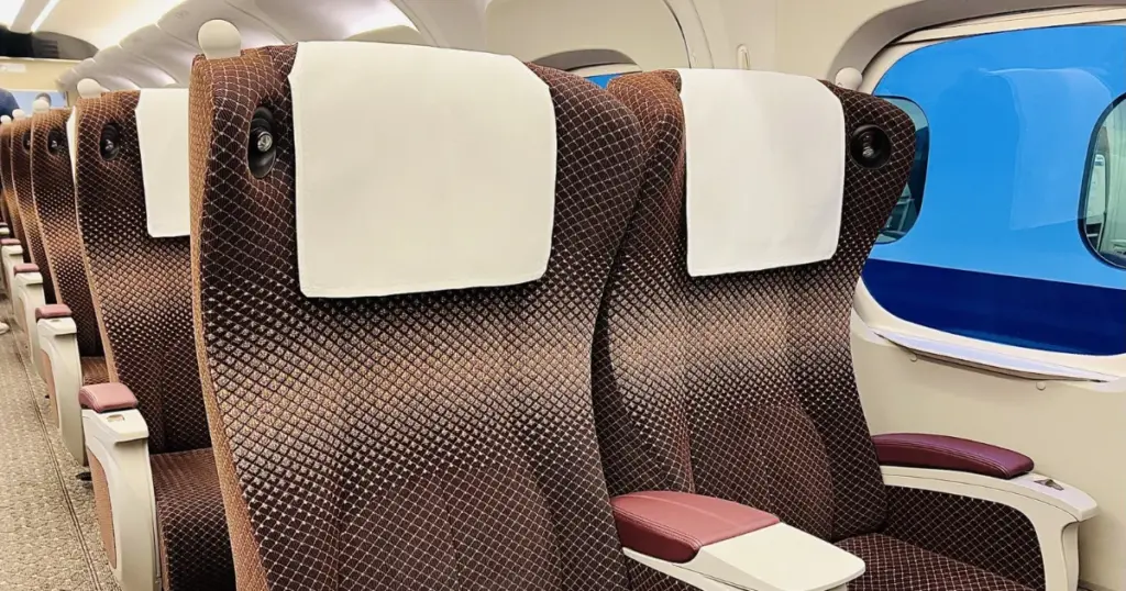 Onboard Comfort & Seasonal Attractions