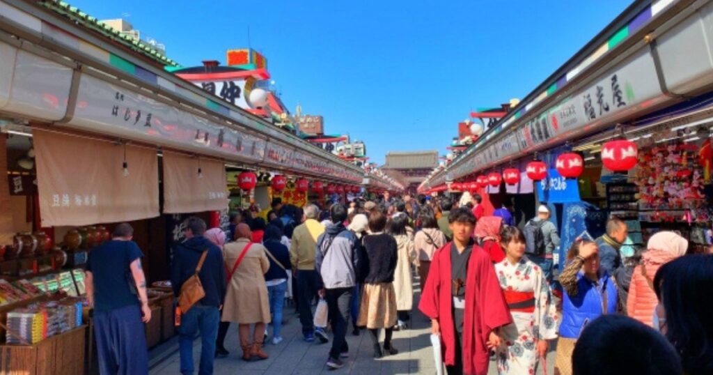 Where to Buy Maneki Neko in Japan
